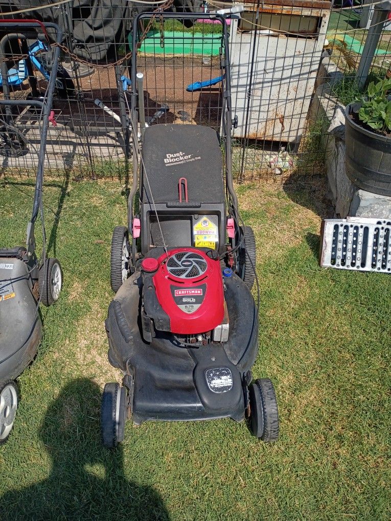 Self-propelled Gas Craftsman Lawn Mower With Bag