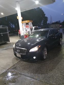 2012 Infiniti M56