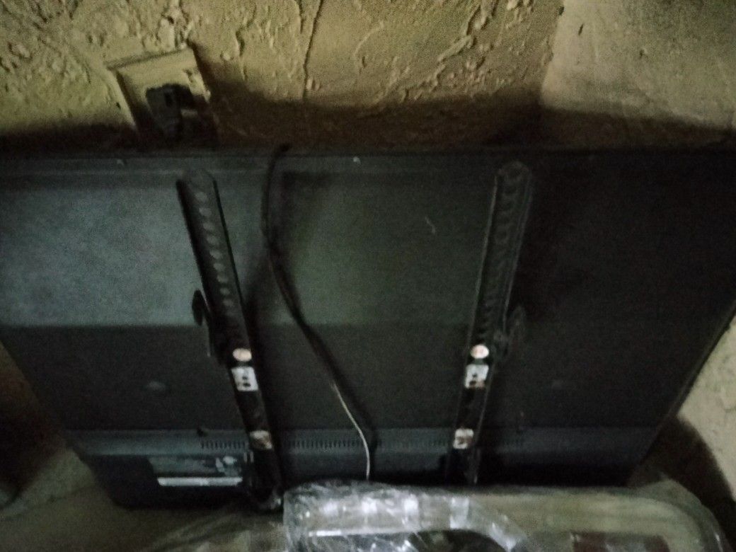 Nice Flat Screen TV For Sale 