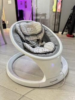 Munchkin Bluetooth Enabled Baby Swing, White