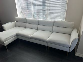 White Sectional Couch/Sofa with Chaise (Like New)