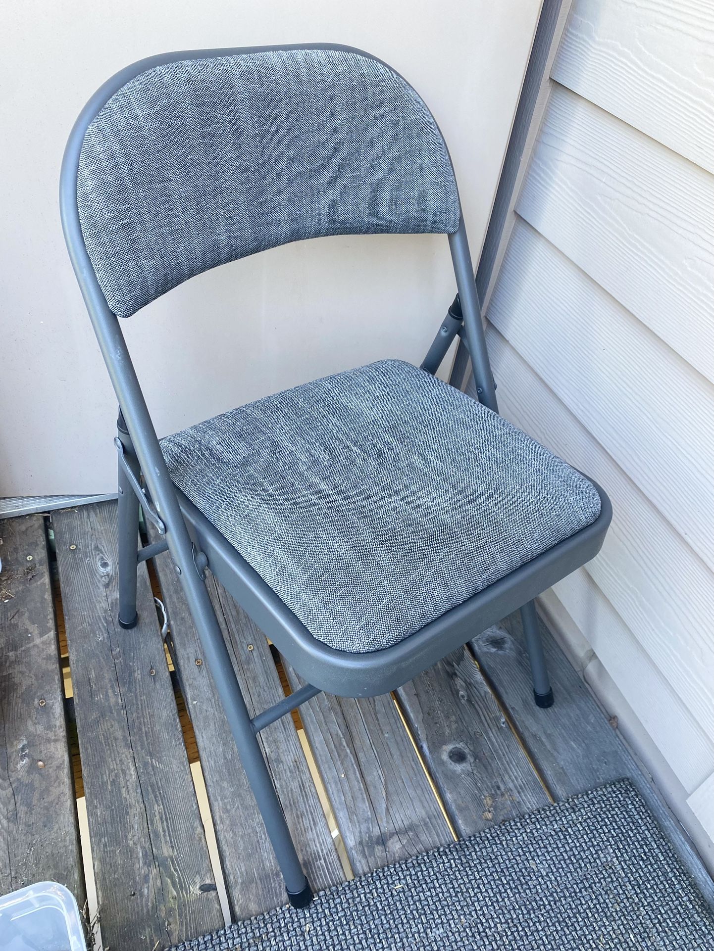 Max chief Cushioned Collapsable Chairs