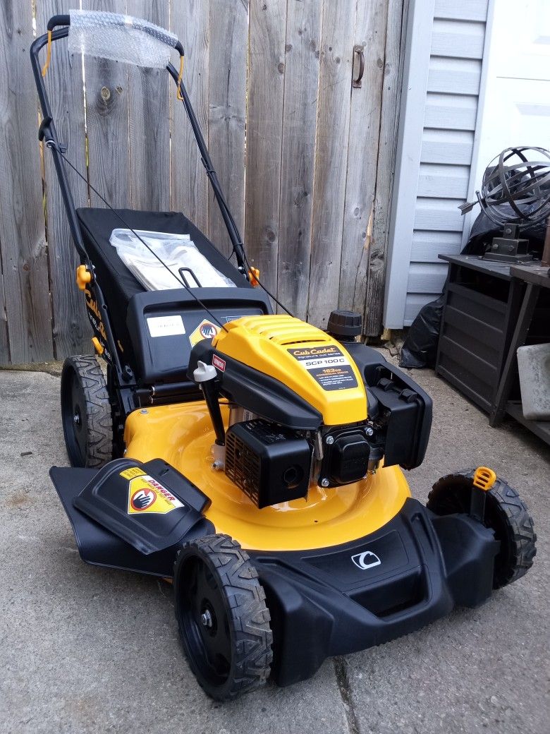 New - Cub Cadet 21" Inch Signature Cut Push Lawnmower With Bag And High Rear Wheels