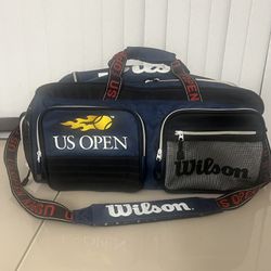 Wilson US OPEN Tennis Vintage Duffle Bag Shoulder Strap Gym Black Navy Blue. Pre owned in good condition with some minor cosmetic blemishes. These cos