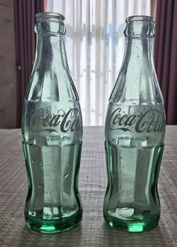 • Pair - Vintage 1964 Coke Bottles (6.5 oz Green Glass) - Owens-Illinois & Laurens