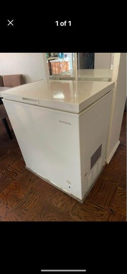 Insignia Chest Freezer, (3.5 Cu. Ft.)