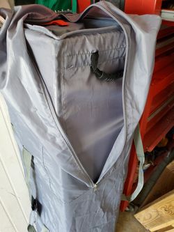 Twin playpen with divider. (OBO)