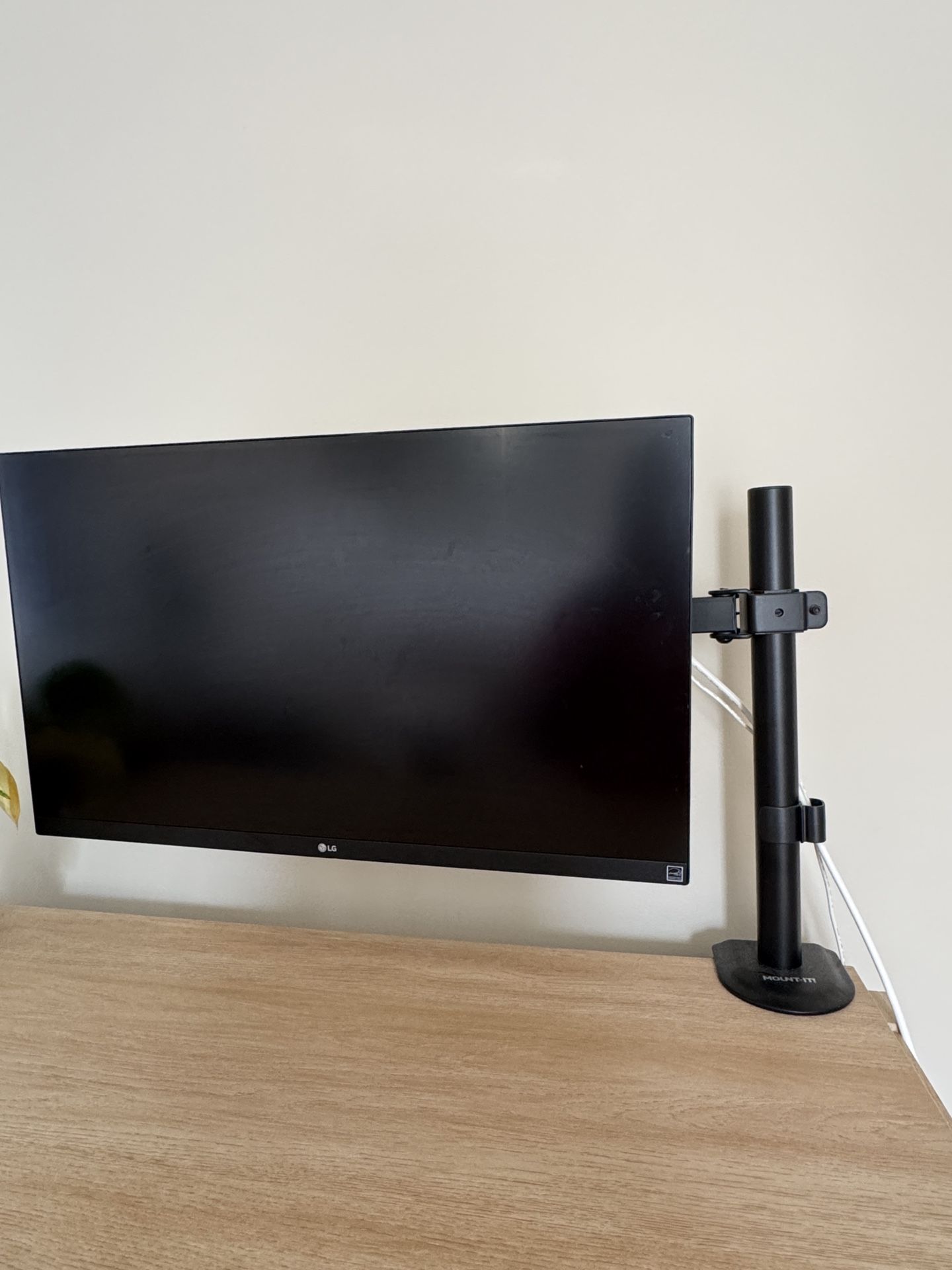 27" 4K UHD UltraFine™ IPS Monitor with VESA DisplayHDR™ 400 with 2 Mounts Shown