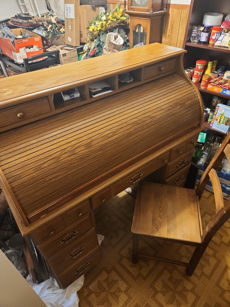 Antique Roll Top Desk With Chair