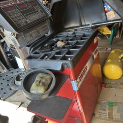 Coats Balancing Tire Machine And Hofmann Dismounting Machine