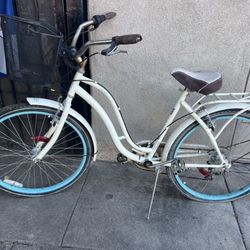 Schwinn Women’s Cruiser Bicycle 