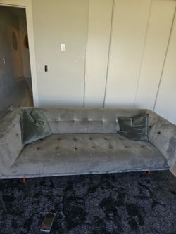 🛋️ Modern Gray Velvet Tufted Sofa – Excellent Condition