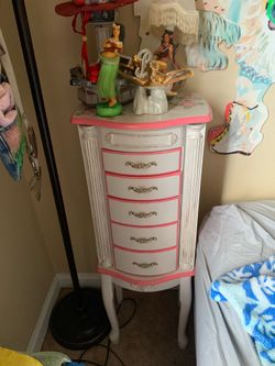 🌹 FANCY JEWELRY ARMOIRE