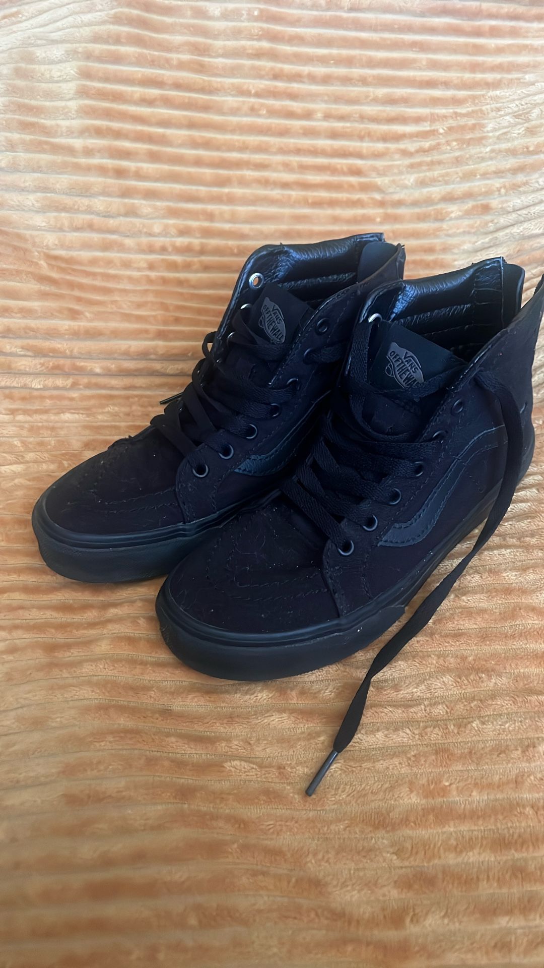 Black Vans Size 4 (Big Kid)