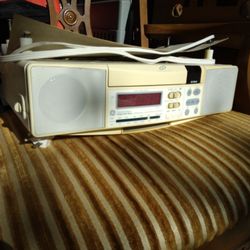 GE Vintage Under Counter CD Player Clock Radio $30 -Ship $12