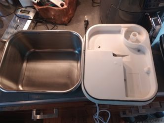 Magic Mill III Plus High Speed Flour Grain Mill Model No. 100 Magic Mill III Plus High Speed Flour Grain Mill Model No. 100