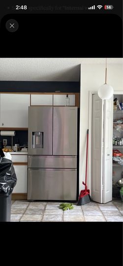 Samsung 4-door fridge, freezer not working, great for parts or repair — must pick up