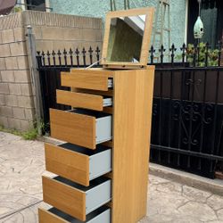 Vanity Dresser With Mirror 