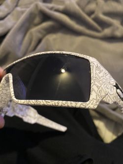 ON HOLD Oakley Sunglasses Oil Rig White/Text 2024 with Case