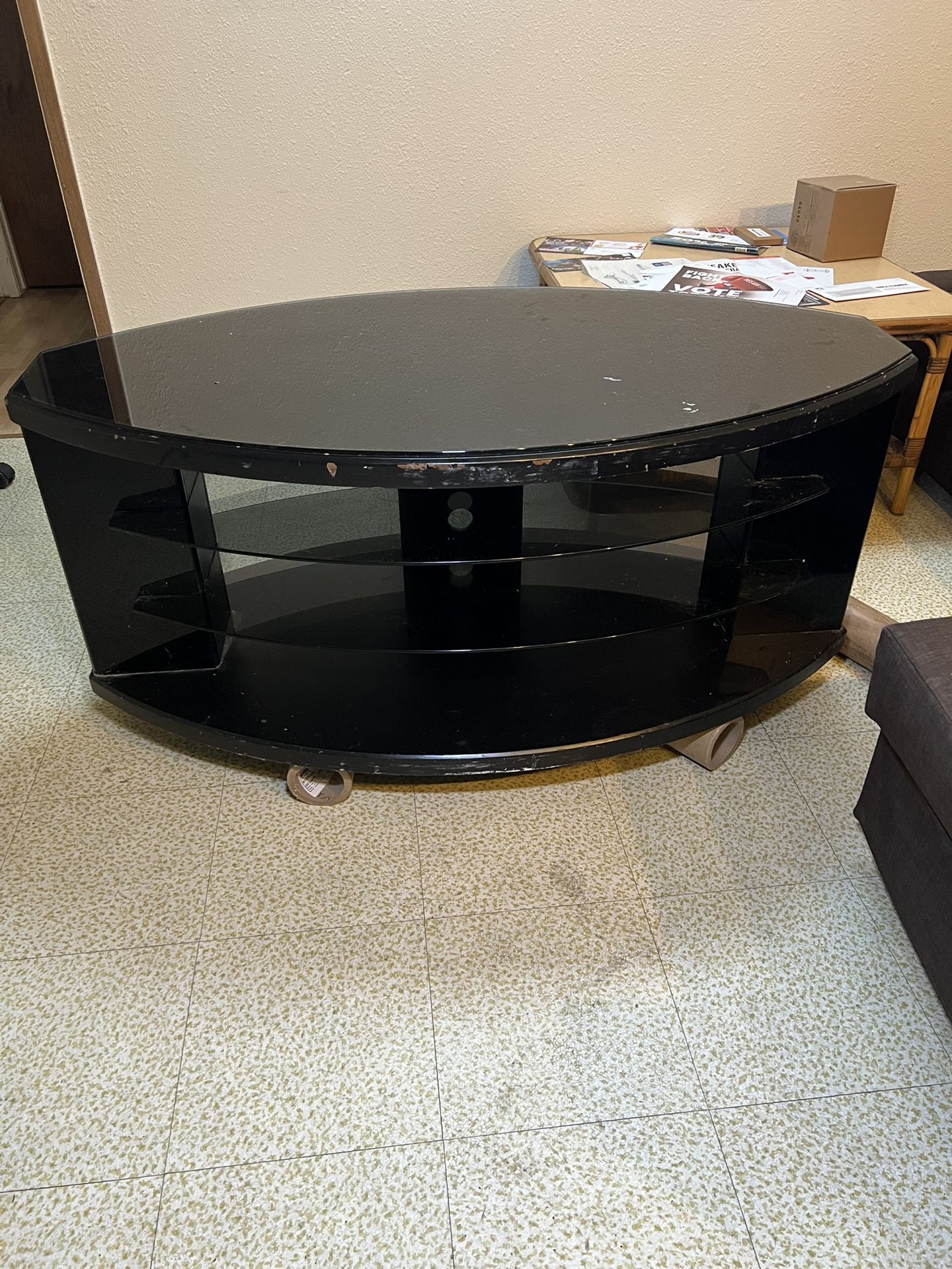 FREE Tv Stand