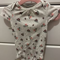 Carters Baby Girl Floral Bodysuit Onsie (Size 6m) 