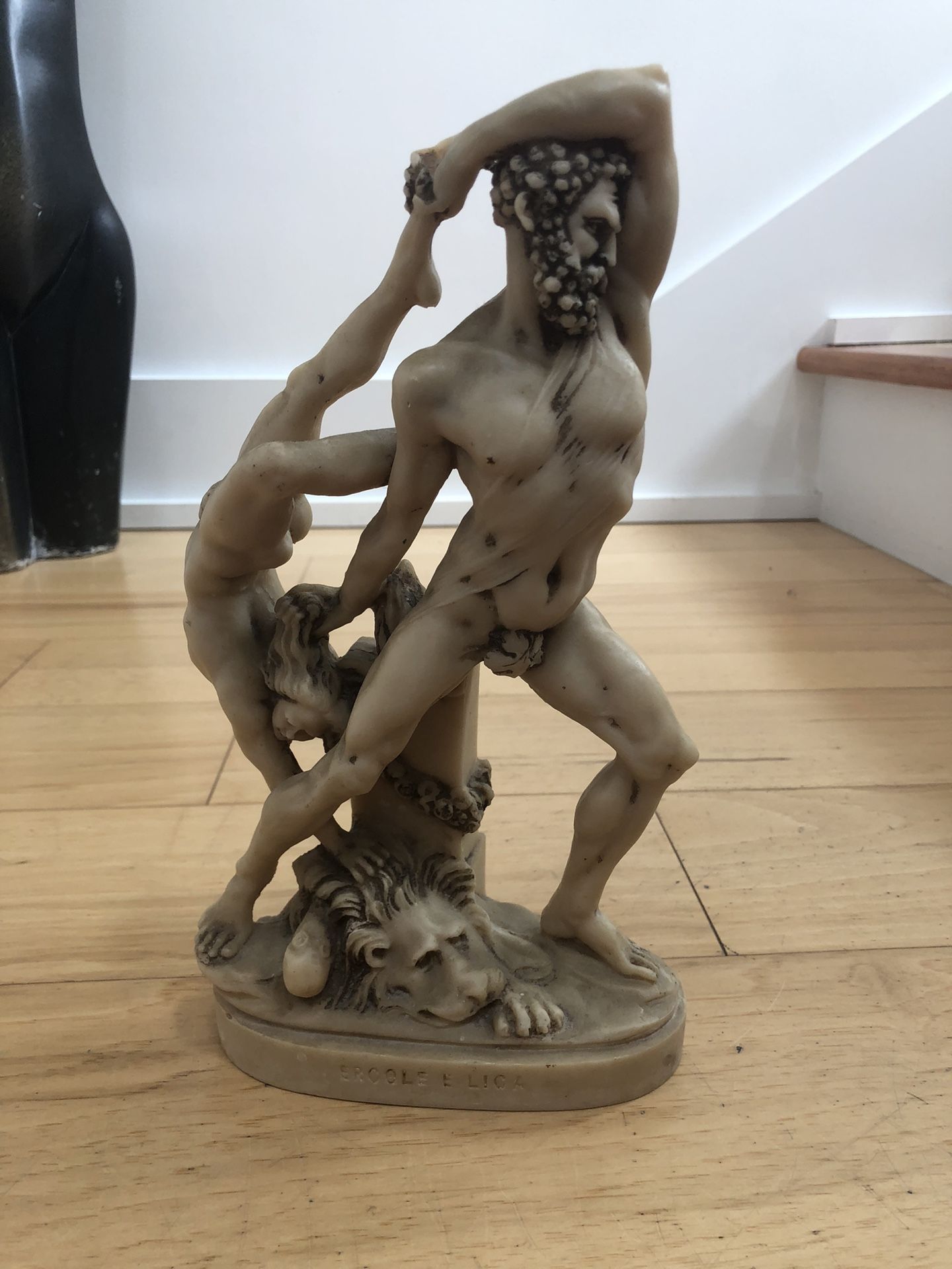 Roman Fighting Man Statue , Very Unique Collectable 