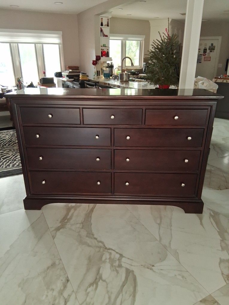 Stanely Solid Wood 9 Drawer Dresser,Excellent Condition