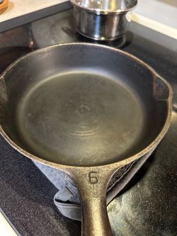 Cast iron skillet