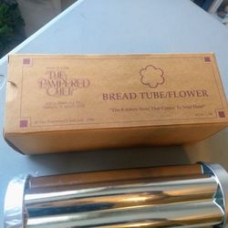 PAMPERED CHEF BREAD TUBE/FLOWER
