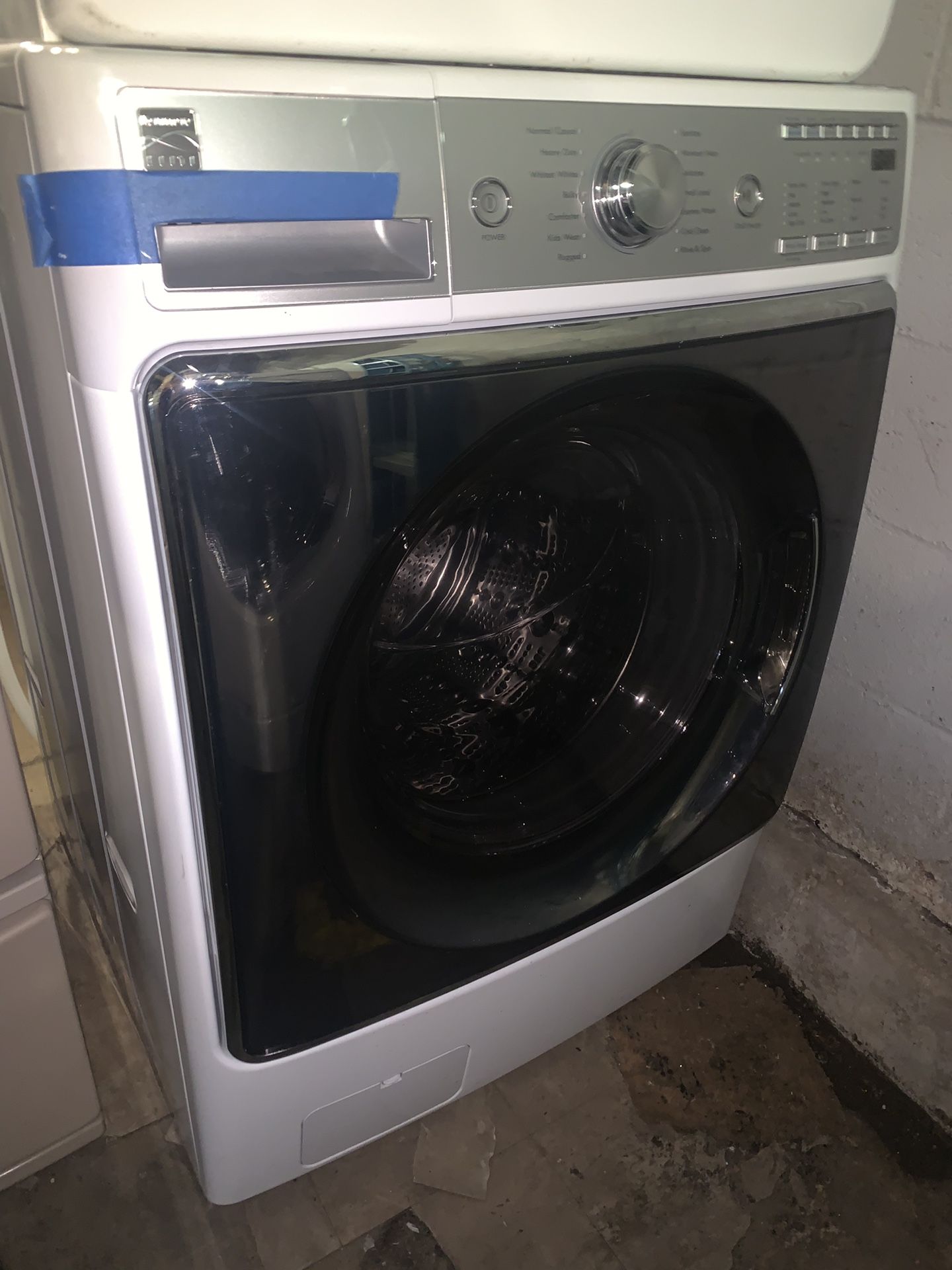 New scratch & dent Kenmore 30in. front loading washer machine with 6 months warranty