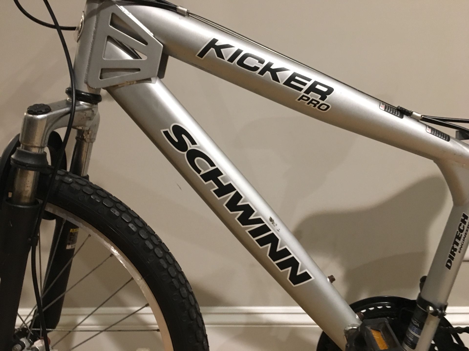 Schwinn kicker cheap pro mountain bike