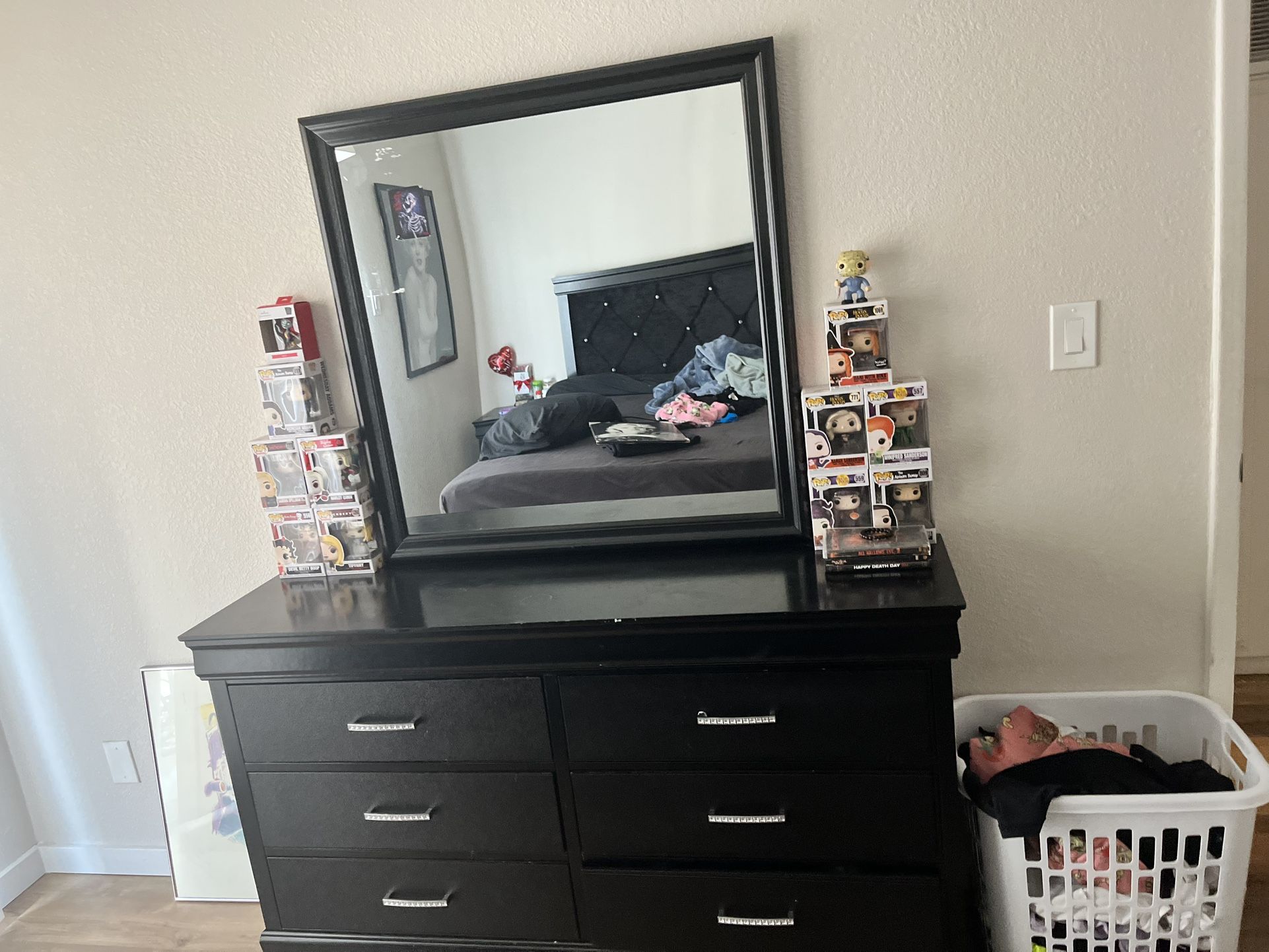 Dresser With Mirror