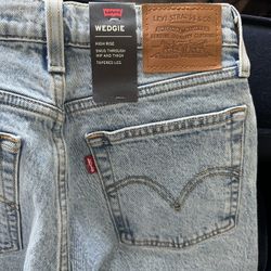 New With Tags Levi’s Wedgie Jeans. Tapered Leg. Sz.24