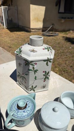 Chinese Porcelain Tea Caddy with Floral Design