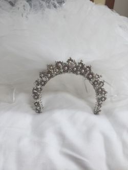 Wedding crown and veil separate cathedral train that velcros