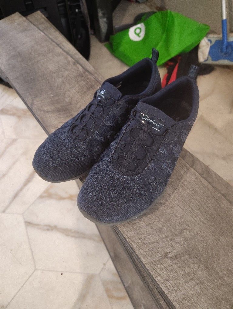 Sketchers Women's Wide Fit Size 8
