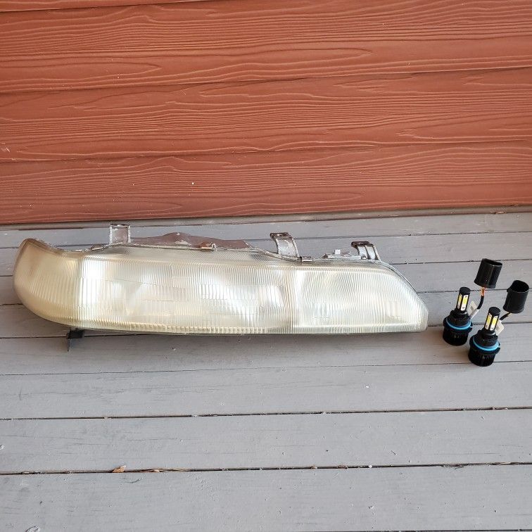 Acura Integra 92 Passenger Side Headlight