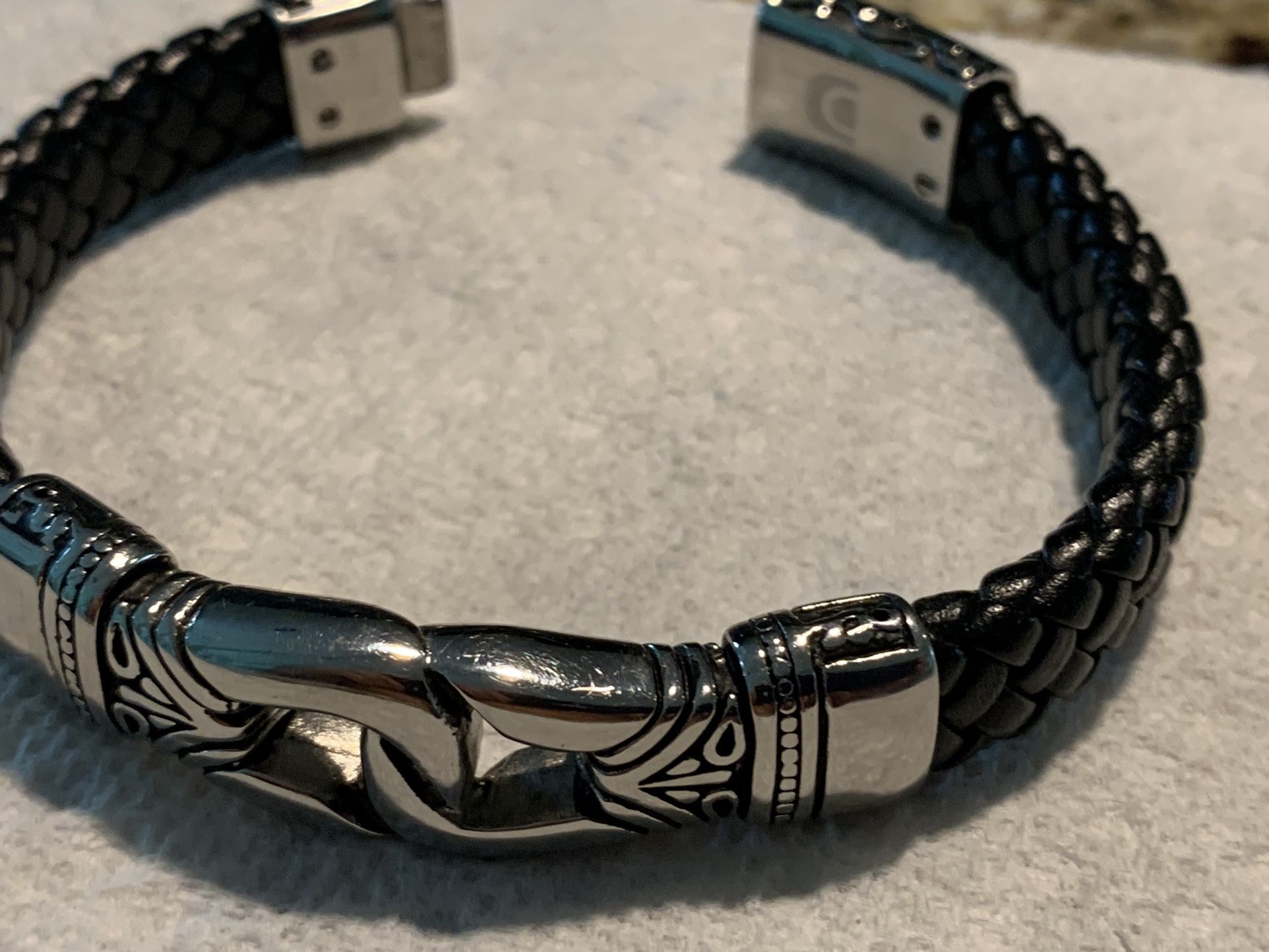 8 Inch Weaved Black LeatherBand Carved Stainless Steel Metal Accents Even On Clip Latch