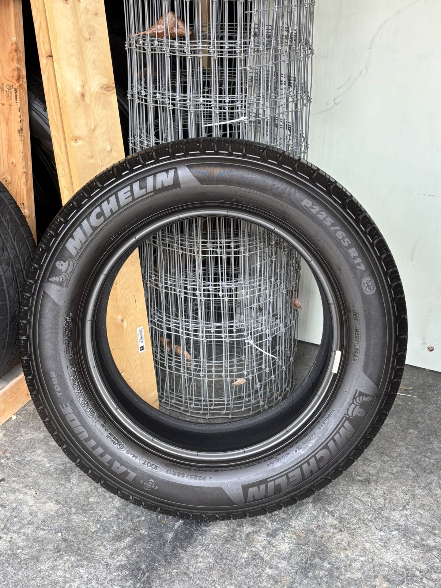 1 Used Tire Michelin Latitude Tour 225/65R17. Almost 90% tread.