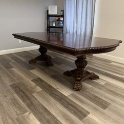Formal Dinning Table 