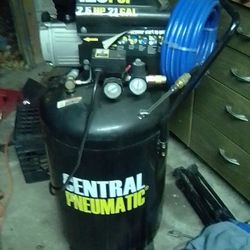 Central Pneumatic 21 Gallon 125 PSI Air Compressor