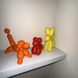 3 Balloon Dogs