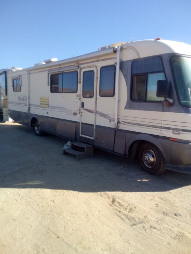 1996 Fleetwood Pace Arrow Vision