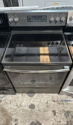 GE Electric Stove Black With Digital Display
