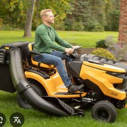 Cub Cadet XT1 LT 46" Lawn Tractor with Bagger (2024 Model w Warranty)