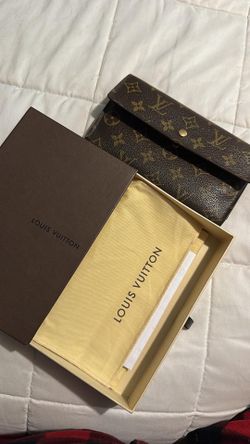 Wallet LV entrego con caja certificado y cubre polvo