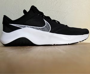 New Nike Legend Essential 3NN Black White Training Shoes Men's Size 10.5