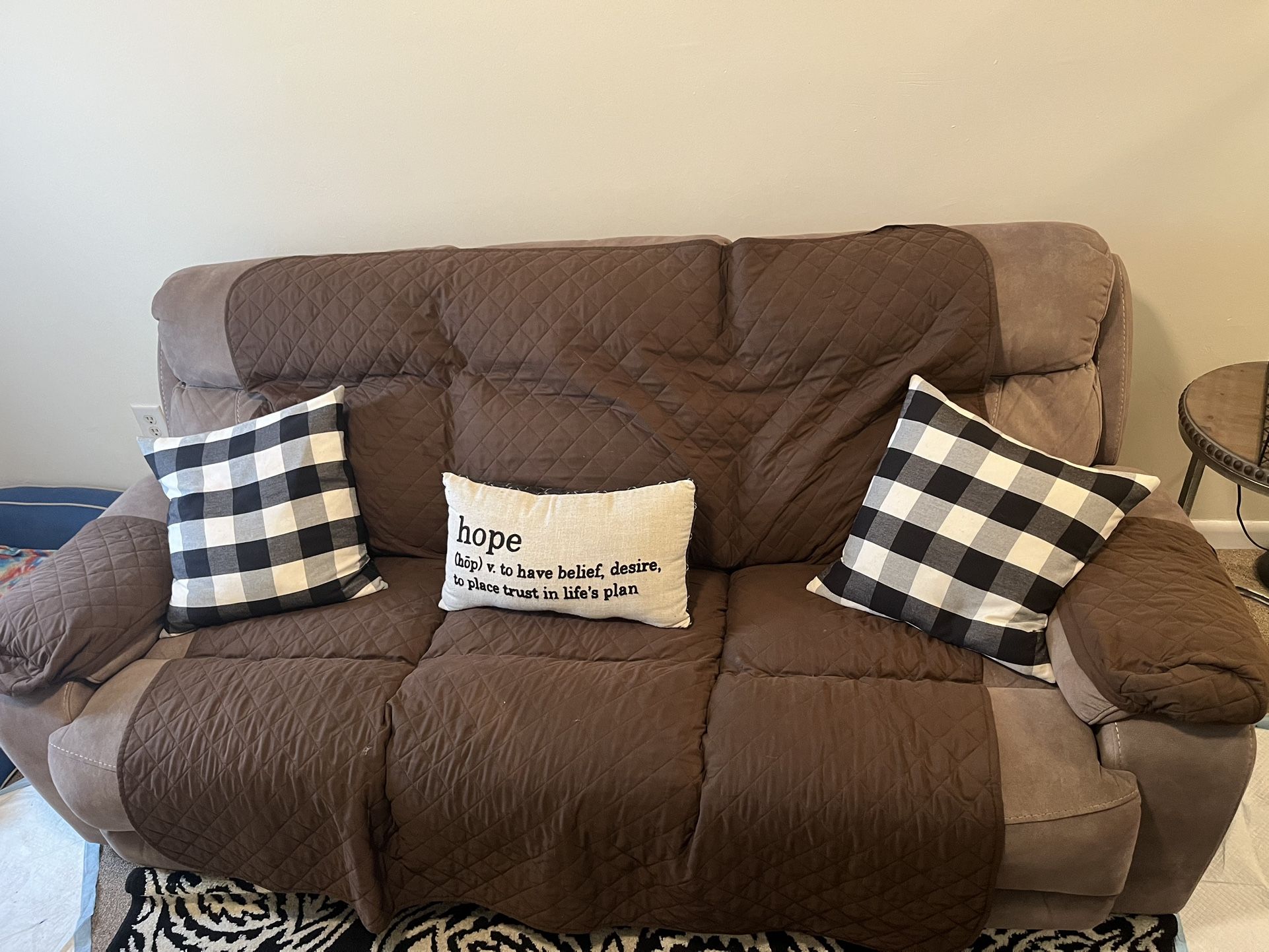 Nice Automatic Recliner Couch! (STEAL PRICE!)