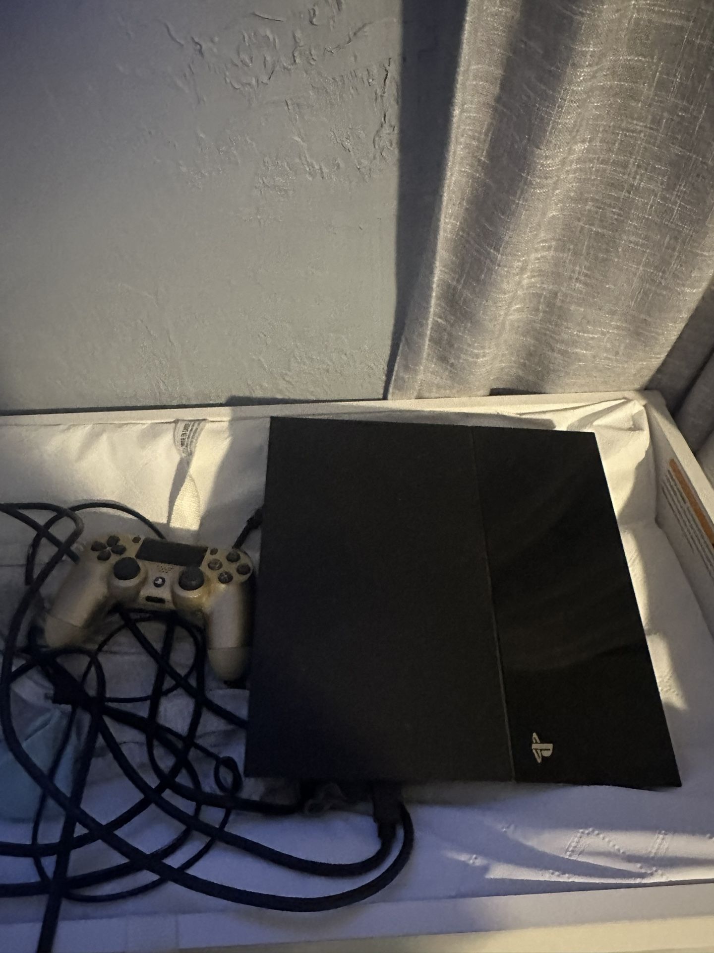 PS4 + Controller