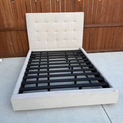 White bed Queen. Full set. Bed . Moe's Home Collection Belle Storage Bed Queen Sand